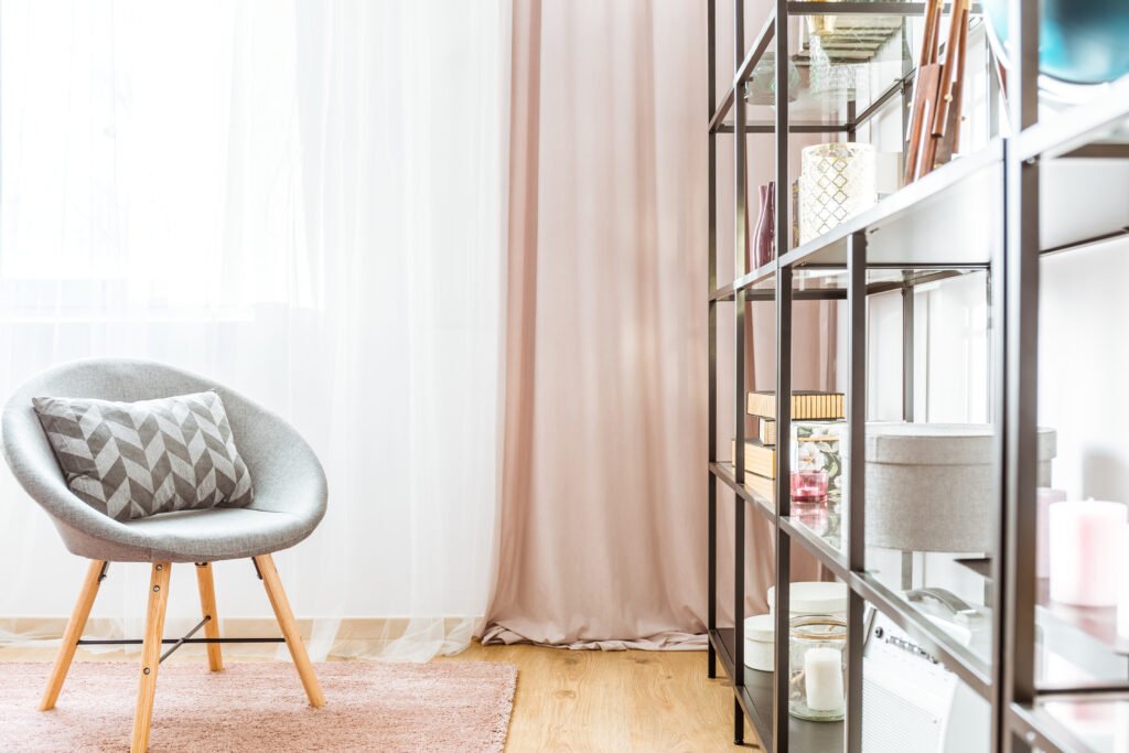 draperije i zavese u sobi