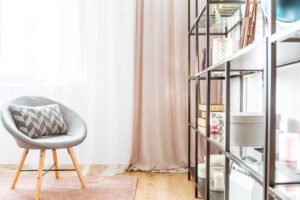 draperije i zavese u sobi