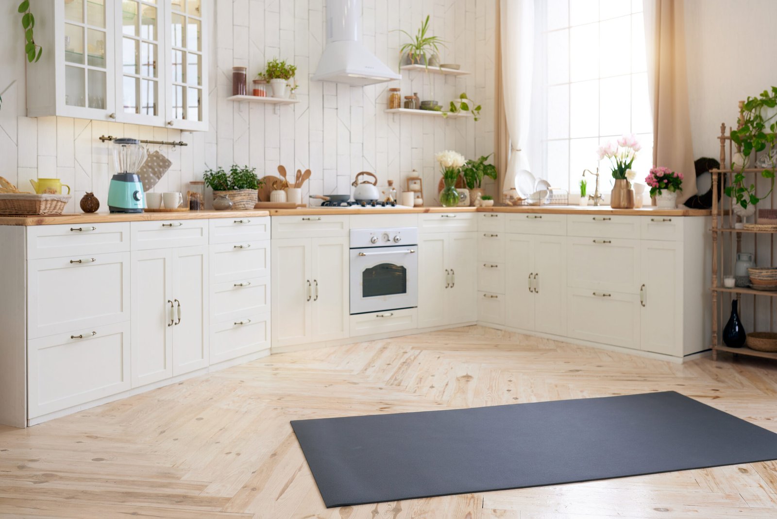 Mali tepih u velikoj kuhinji