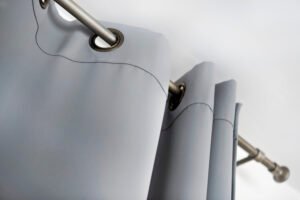 metalne garnišne za zavese sa tepkom draperijom sivom